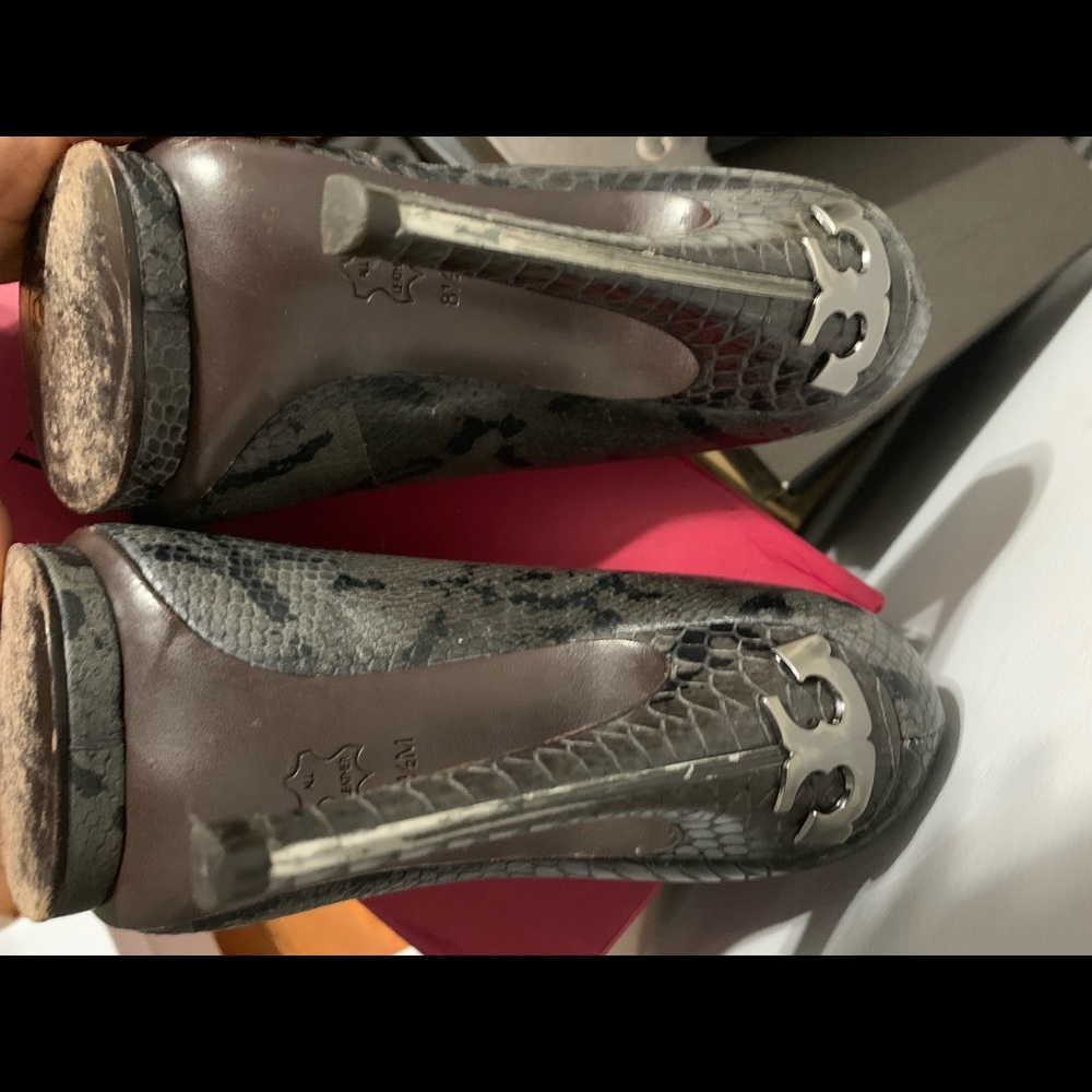 Stacked 4 The Right Person With The Walk That Talk - image 4